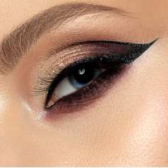 Ultra Fine Tip Eyeliner Pen (Jet Black)