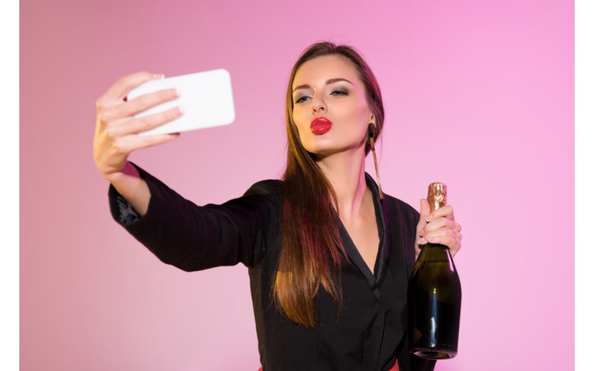 NYE Beauty Tips: How to Look Selfie-Ready