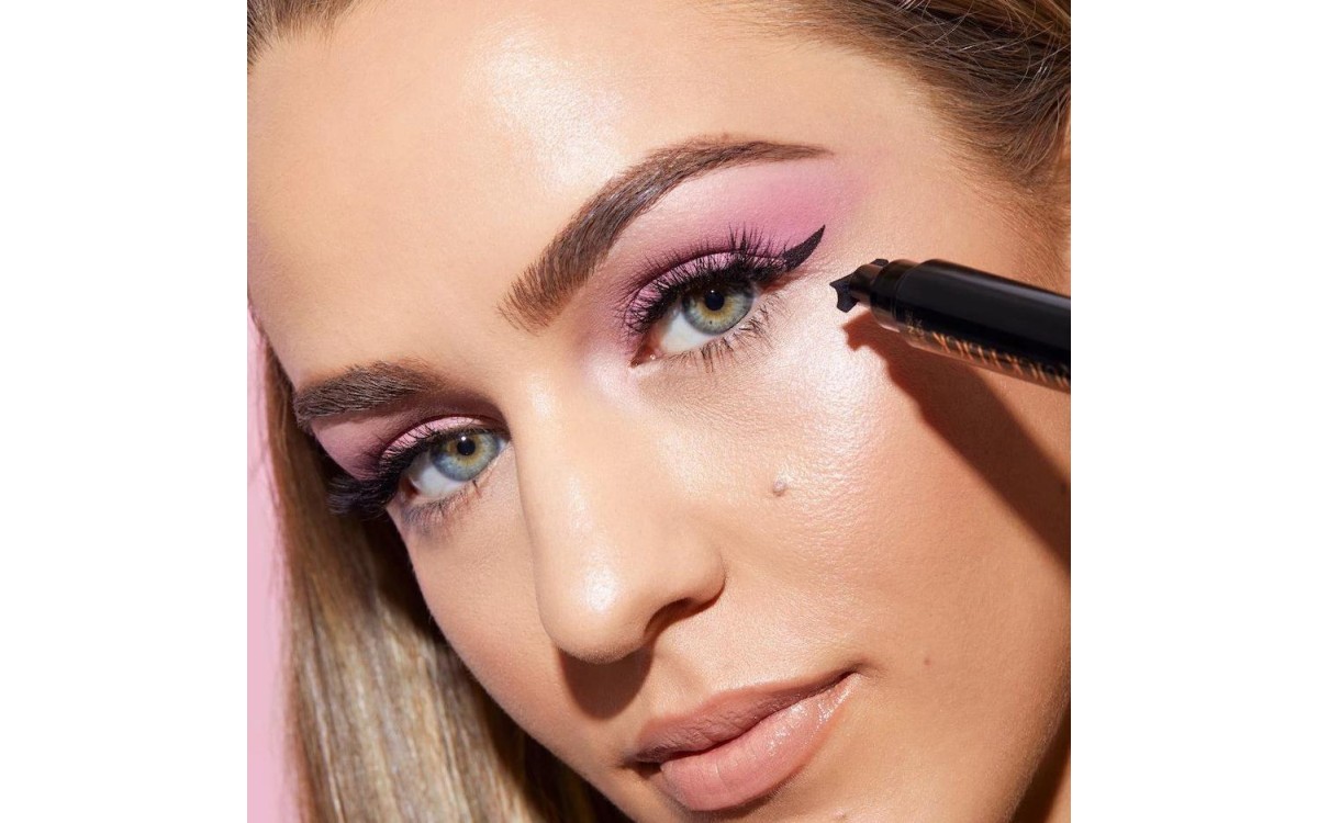 How to Perfect a Winged Eyeliner